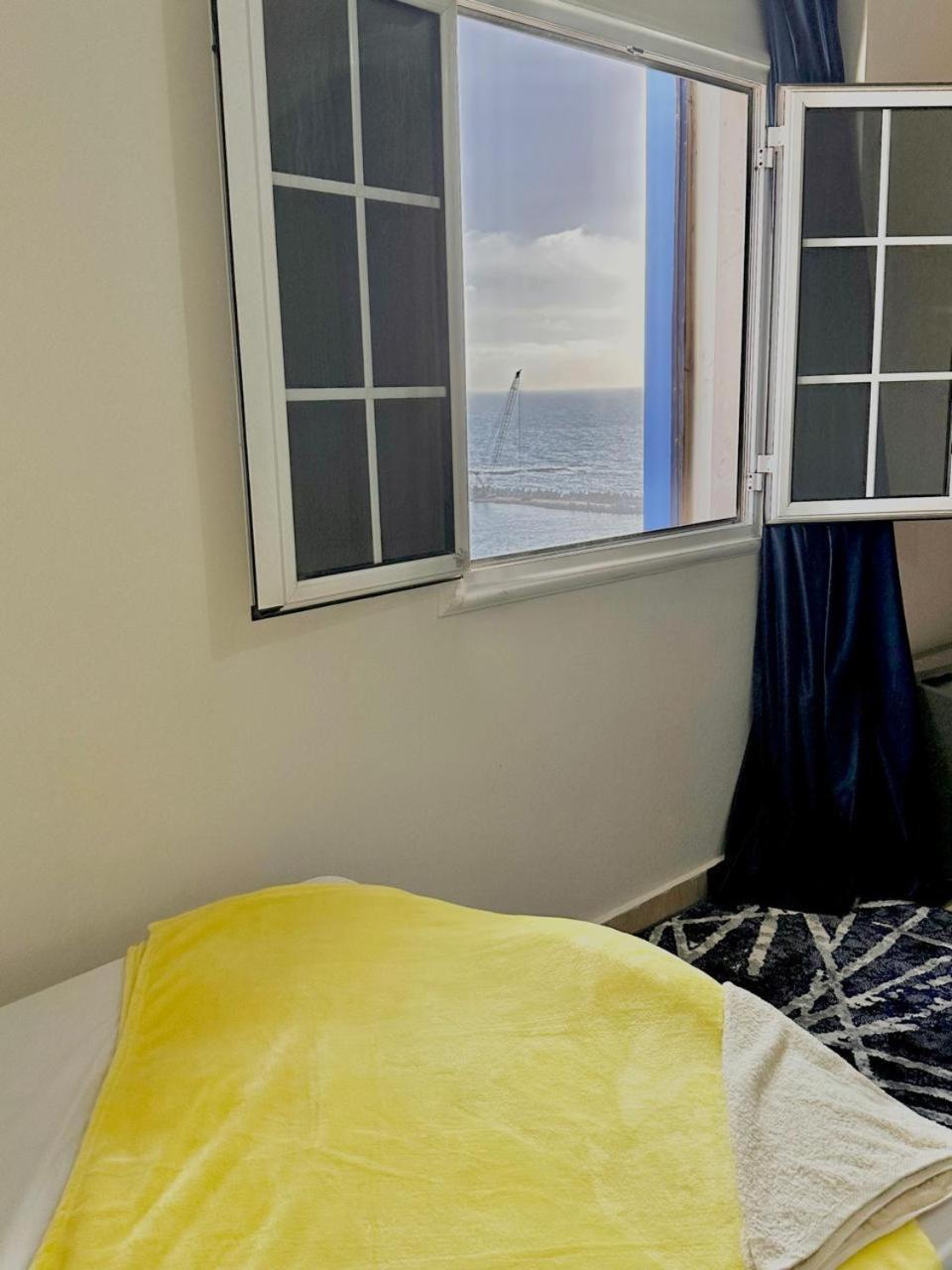 Sea Breeze Apartment *