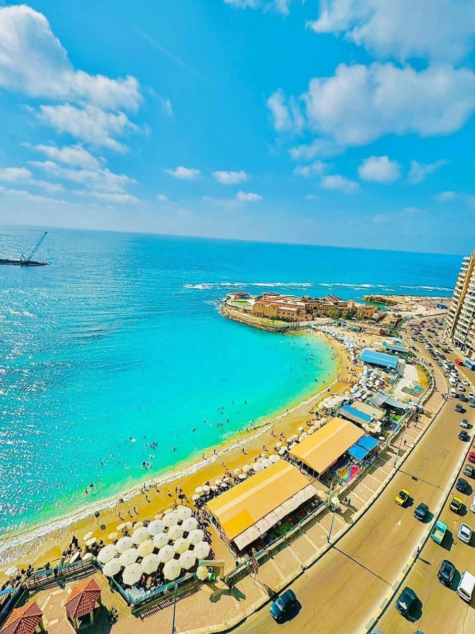 Sea Breeze Apartment *